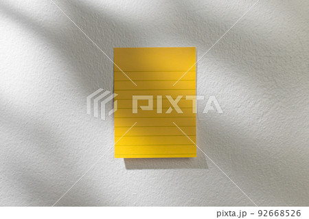Yellow post it 92668526