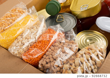Survival set of nonperishable foods in carton box 92668732