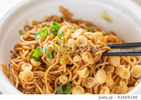カップのソース焼きそば 92669290