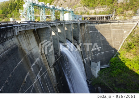 日本 宮城県 大倉ダム 放水 92672061