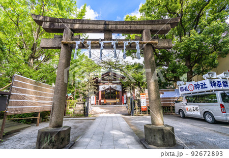 日本の川崎都市景観　緑に包まれた川崎の稲毛神社 92672893