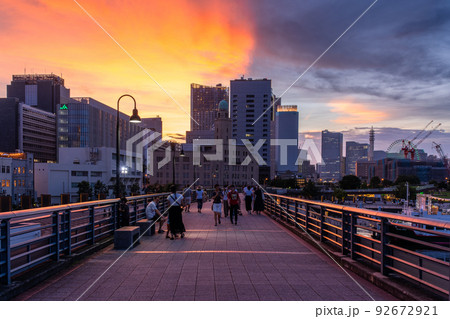 《神奈川県》横浜ベイエリアの風景・夏の夕暮れ 《神奈川県》横浜ベイエリアの風景・夏の夕暮れ 92672921