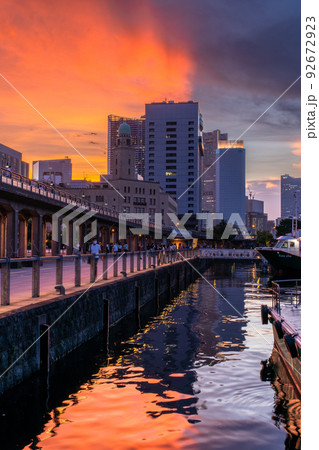 《神奈川県》横浜ベイエリアの風景・夏の夕暮れ 《神奈川県》横浜ベイエリアの風景・夏の夕暮れ 92672923