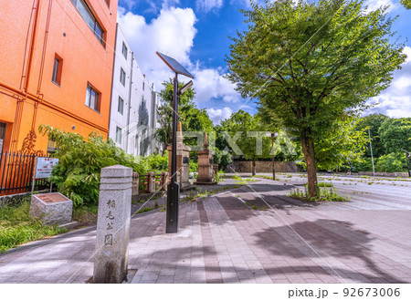 日本の川崎都市景観 緑に包まれた川崎の稲毛神社(画面奥)の横にある稲毛公園 日本の川崎都市景観 緑に包まれた川崎の稲毛神社(画面奥)の横にある稲毛公園 92673006