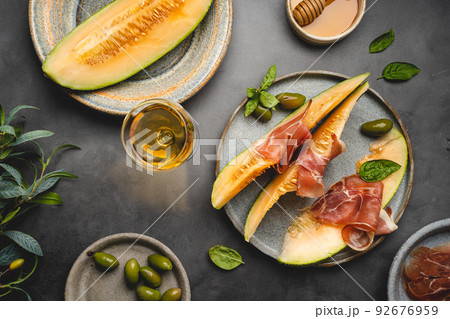 Jamon or prosciutto with melon 92676959