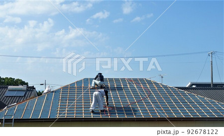 防災瓦への交換工事（防水工事　ルーフィング）　素材　背景 92678122