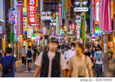 日本の東京都市景観 23万超全国で2日連続過去最多。悪夢BA.5…賑わう渋谷センター街＝7月28日 92679093