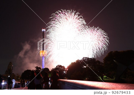 コロナ後、再開した西武園の花火大会のフィーナーレ 92679433