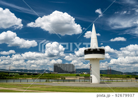 夏の淀川河川公園枚方地区風景 夏の淀川河川公園枚方地区風景 92679937