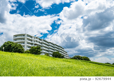 淀川スーパー堤防上の白いマンション 淀川スーパー堤防上の白いマンション 92679944