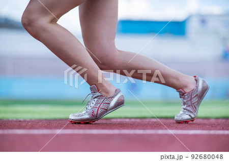 Close-up of female legs. The runner in the stadium.  92680048
