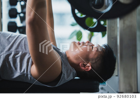 フィットネス 男性 筋肉 ボディビル フィットネス 男性 筋肉 ボディビル 92680103