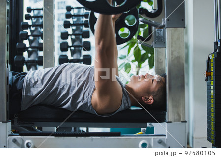 フィットネス 男性 筋肉 ボディビル フィットネス 男性 筋肉 ボディビル 92680105