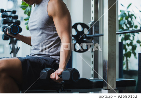 フィットネス 男性 筋肉 ボディビル フィットネス 男性 筋肉 ボディビル 92680152