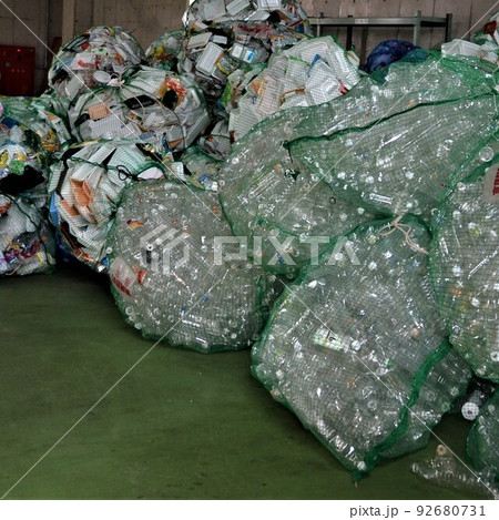 廃プラスチックの一時保管 廃プラスチックの一時保管 92680731