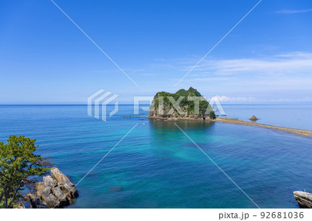 静岡県西伊豆町　トンボロ現象　三四郎島 92681036