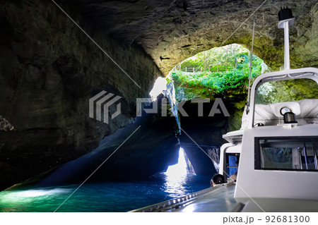 静岡県西伊豆町　堂ヶ島クルーズで見れる風景　天窓洞 92681300
