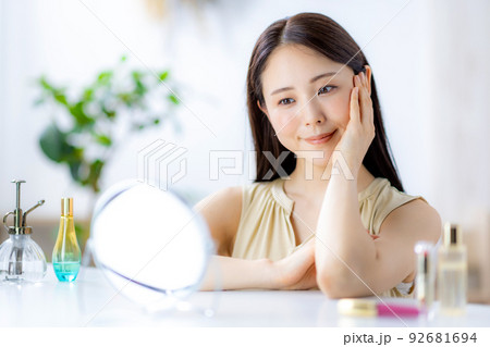ビューティー　女性 92681694