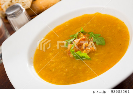 Vegetable cream soup 92682561