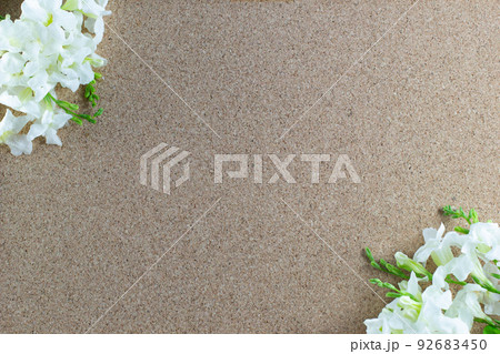 Frame made of white flowers on a brown background, Flat lay, copy space,border design. Frame made of white flowers on a brown background, Flat lay, copy space,border design. 92683450