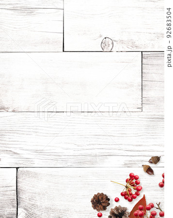 秋をイメージした素材 92683504