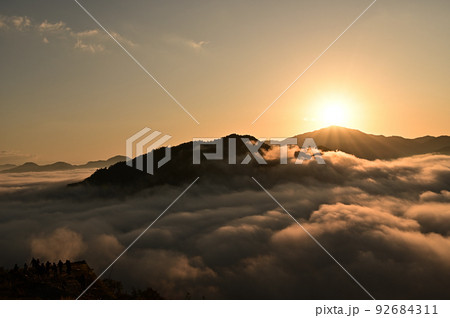 竹田城の雲海 竹田城の雲海 92684311