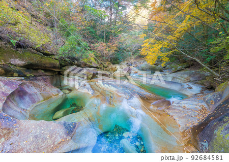 藤河内渓谷の紅葉（大分県佐伯市） 92684581