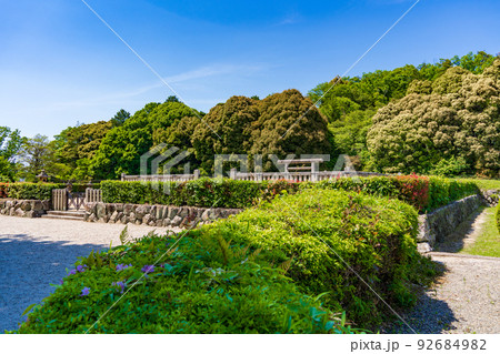 奈良県奈良市　神功皇后陵　拝所 92684982