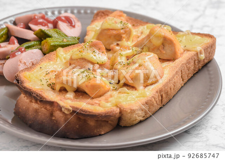 鶏肉とチーズのトースト 鶏肉とチーズのトースト 92685747