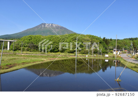 【長野県信濃町】7月の黒姫山 92687150