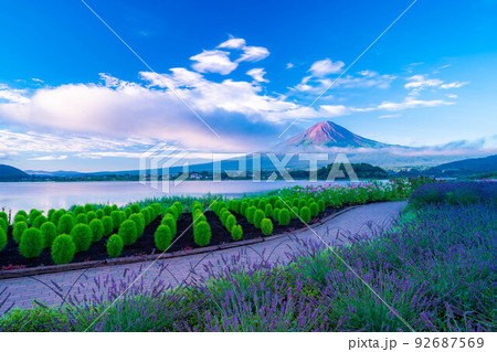 【富士山素材】夏の河口湖から見る富士山【山梨県】 92687569