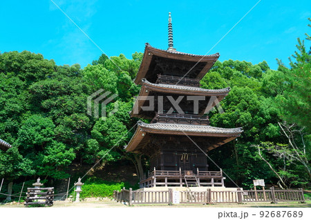 五流尊瀧院三重塔と夏の青空10　岡山県倉敷市 92687689
