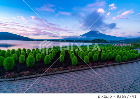 【富士山素材】夏の河口湖から見る富士山【山梨県】 92687741