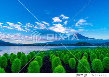 【富士山素材】夏の河口湖から見る富士山【山梨県】 92687755