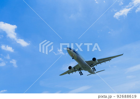 《飛行機》エアバス Airbus A330-300 A330-302 《飛行機》エアバス Airbus A330-300 A330-302 92688619