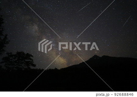 初夏の姫沼 満天の星 天の川と利尻山 初夏の姫沼 満天の星 天の川と利尻山 92688846