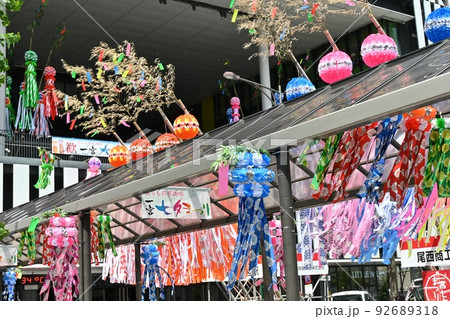 尾張一宮駅前の七夕飾り 92689318