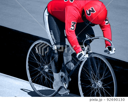 自転車競技のアップ 92690130