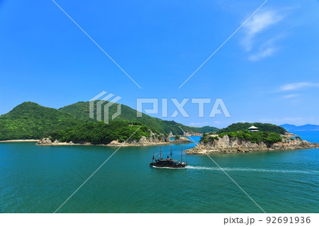【広島県】快晴の平成いろは丸と弁天島(鞆の浦) 【広島県】快晴の平成いろは丸と弁天島(鞆の浦) 92691936