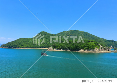 【広島県】快晴の平成いろは丸と弁天島(鞆の浦) 【広島県】快晴の平成いろは丸と弁天島(鞆の浦) 92691941