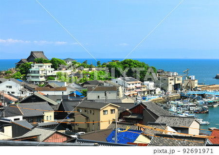 【広島県】晴天の鞆の浦の眺め 92691971