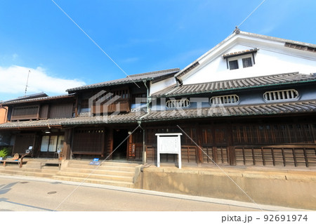 【広島県】晴天の鞆の津の商家（鞆の浦） 92691974