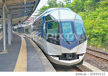 【賢島駅より近鉄特急 しまかぜ】 三重県志摩市阿児町神明 92693215