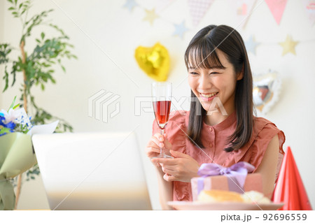 ライバーや配信者のお祝いイメージ ライバーや配信者のお祝いイメージ 92696559