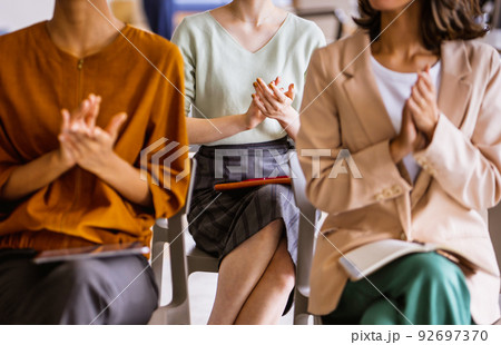 女性の集会/セミナー/会合など 92697370