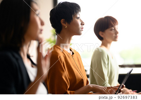 女性の集会/セミナー/会合など 92697383
