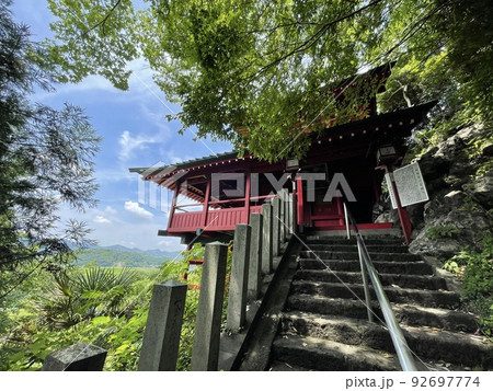 出流原弁天池の隣にある磯山弁財天 お堂からの眺め 出流原弁天池の隣にある磯山弁財天 お堂からの眺め 92697774