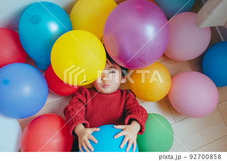 風船まみれの子ども 風船まみれの子ども 92700858