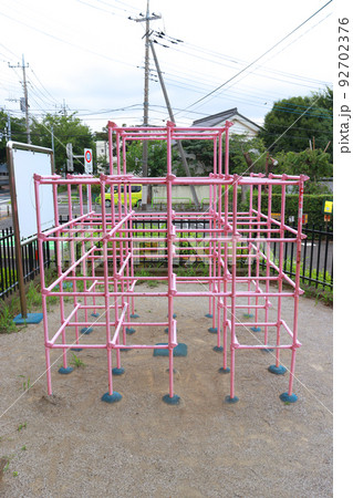 公園のピンクのジャングルジムの写真素材 [92702376] - PIXTA