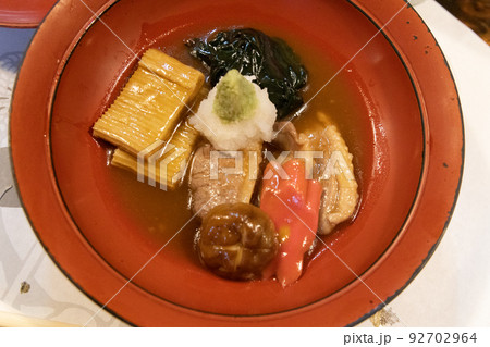 金沢の代表的な郷土料理　鴨の治部煮 92702964